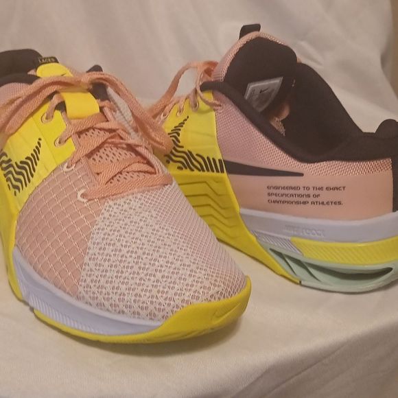 Nike women's Metcon 8 cross training athletic shoes Arctic Orange Volt size 9.5 - Picture 10 of 10